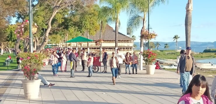 Holiday sales on Chapala's Malecón are down