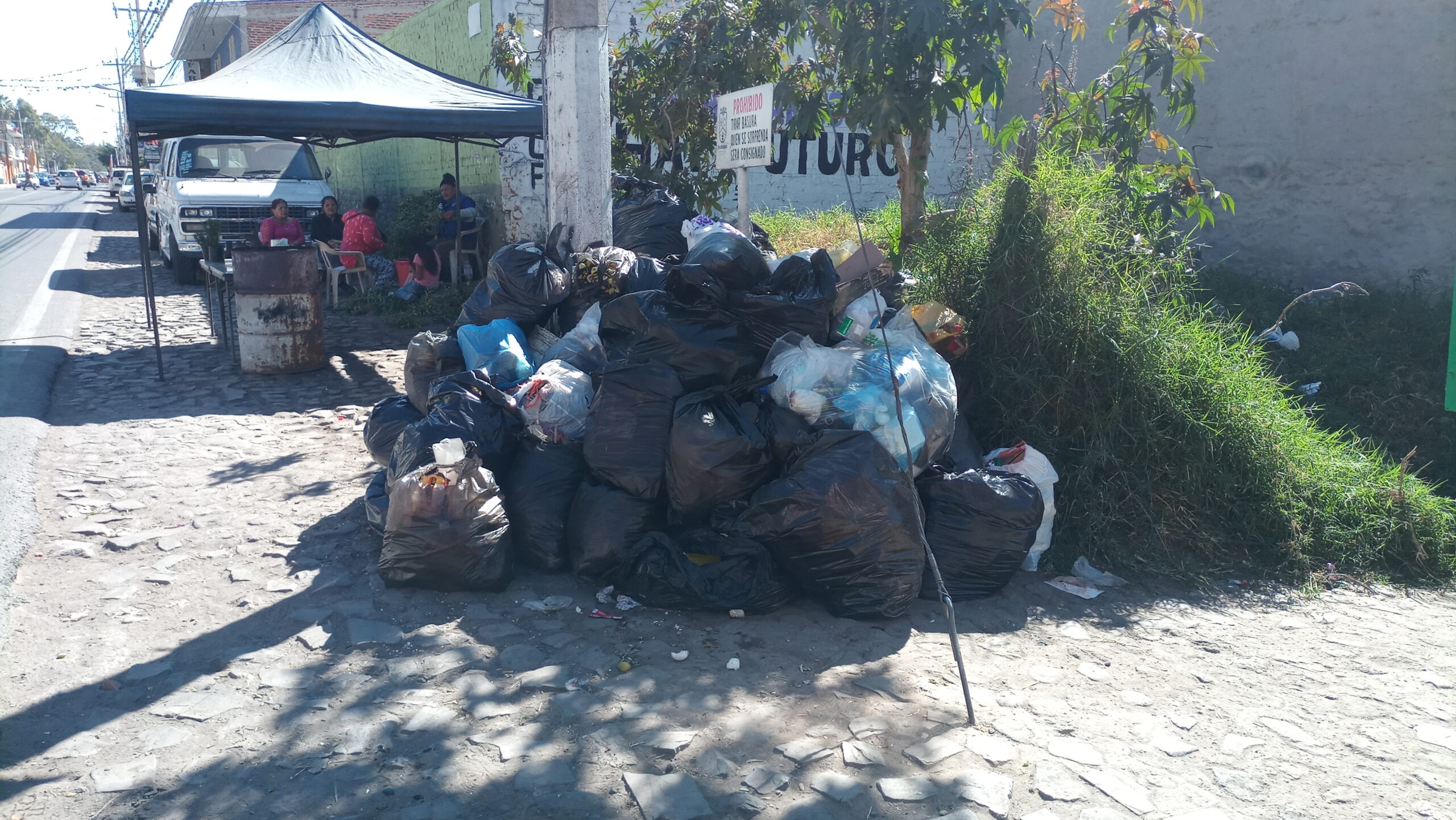 PHOTONOTE: Trash problem grows in San Juan Cosalá