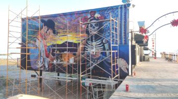 Striking new mural unveiled on “Q” restaurant at Ajijic pier