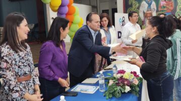 Chapala government and DIF deliver 166 education certificates