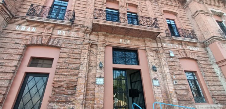 COVID-19 prevention measures return to Chapala town hall