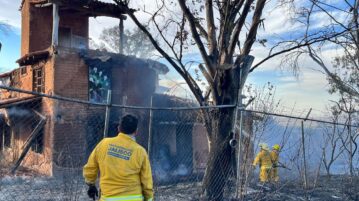 Intense fire ravages three houses in Ixtlahuacán