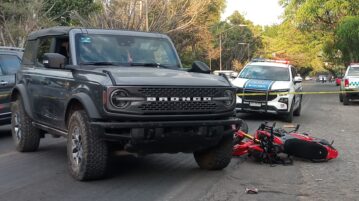 SUV hits motorcyclist in Ajijic after illegal turn