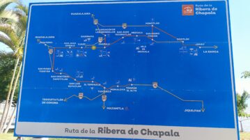 Backward tourist map placed in La Milagrosa Park