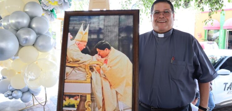 Ajijic celebrates Father Ramos’ 25th anniversary