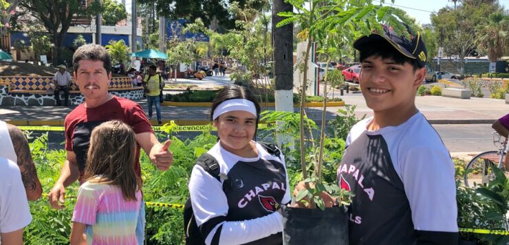 The Chapala community participates in the Vivero Municipal Reforestation Project