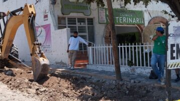 Once again, crews try to fix Revolucion in Ajijic