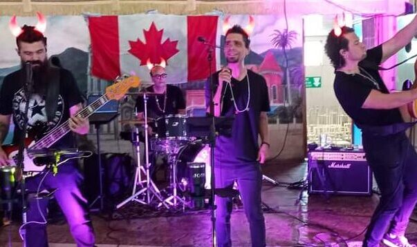 Canadians rock their day at La Palapa Del Guayabo in Chapala