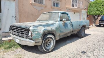 Chapala removes 40 abandoned cars from its streets