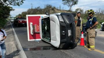 Capistrano truck flipped on Ajijic highway