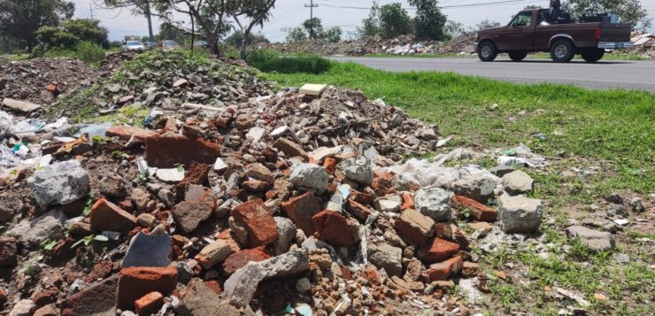 Watch Out! New fines for dumping debris on Chapala roads