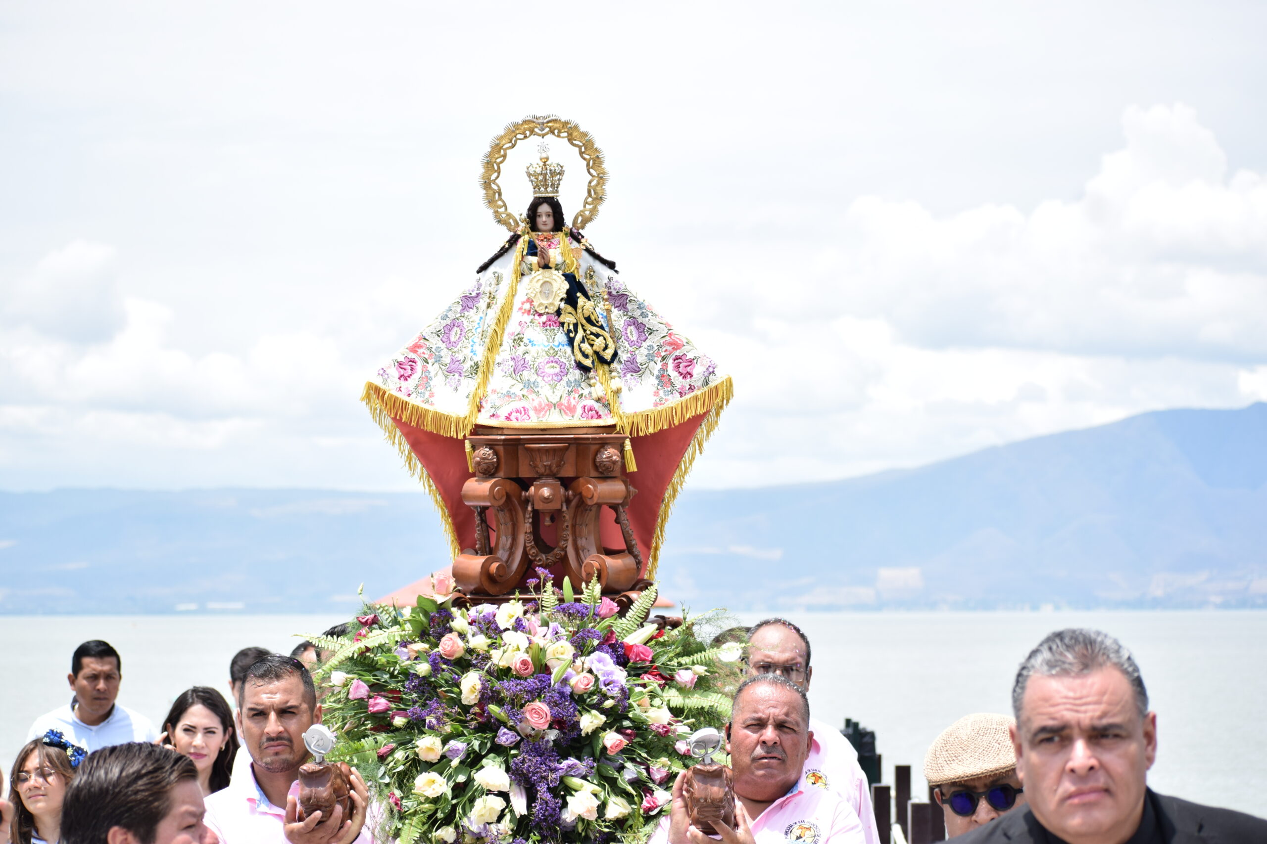 Chapala residents await Queen of the Lake hoping for rain