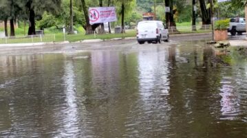 Potholes in Chapala swallow cars as heavy rains undermine infrastructure