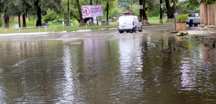 Potholes in Chapala swallow cars as heavy rains undermine infrastructure