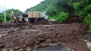 Rains wreak havoc on Jocotepec highways