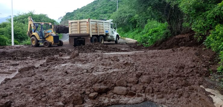 Rains wreak havoc on Jocotepec highways