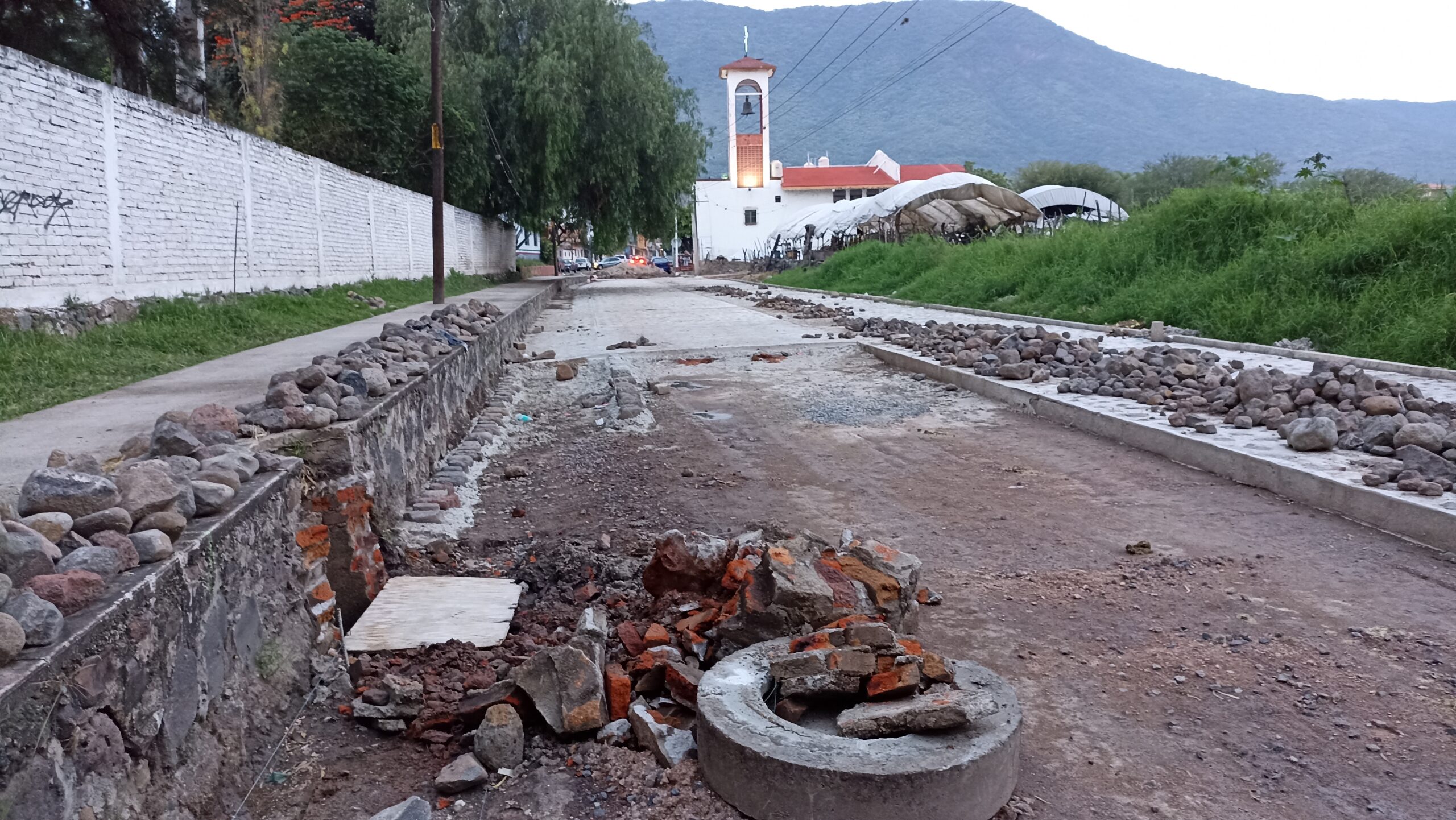 Unfinished road projec tblocks medical services in Jocotepec