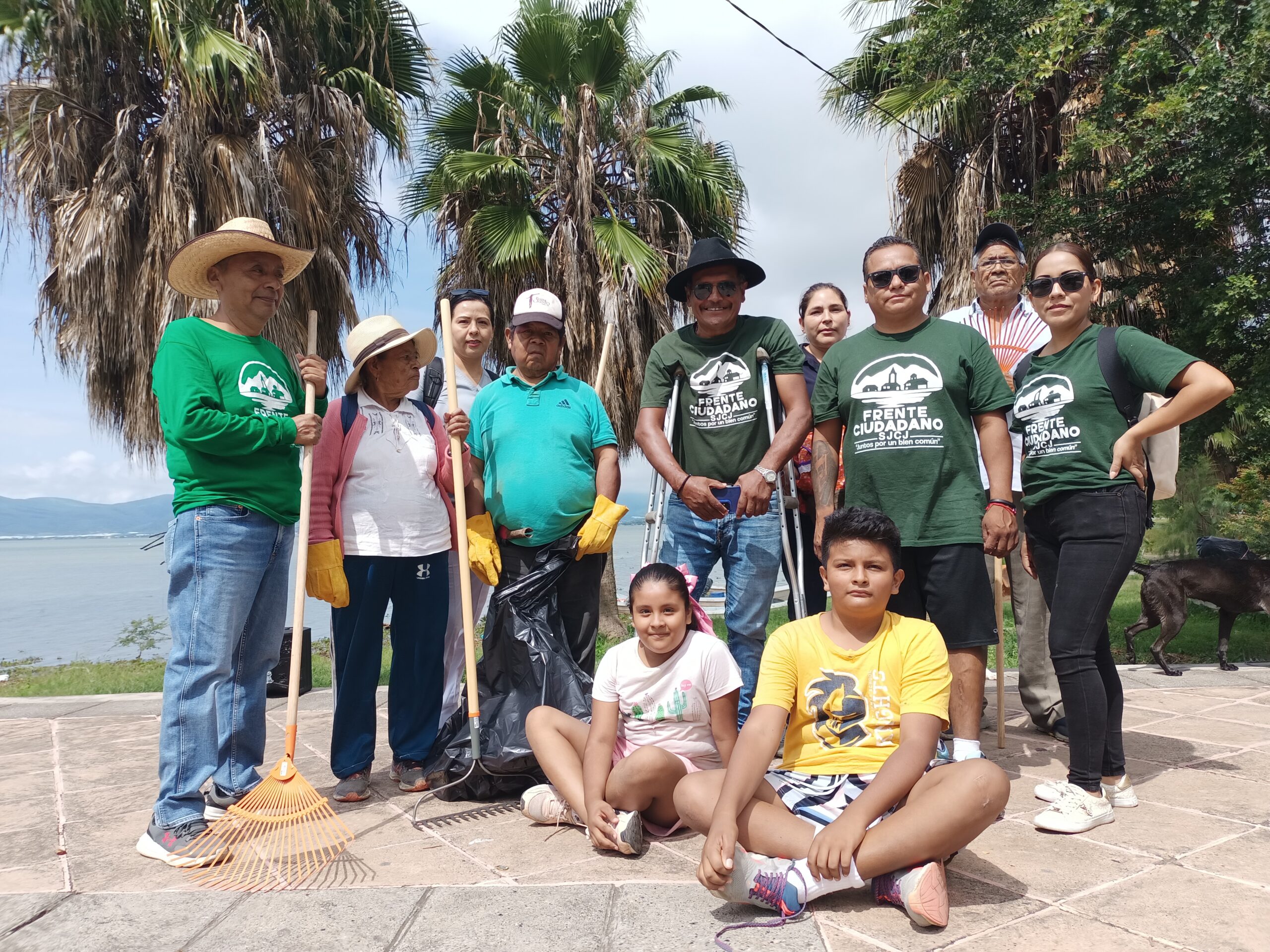 Guadalajara Volunteers aid San Juan Cosalá beach clean up