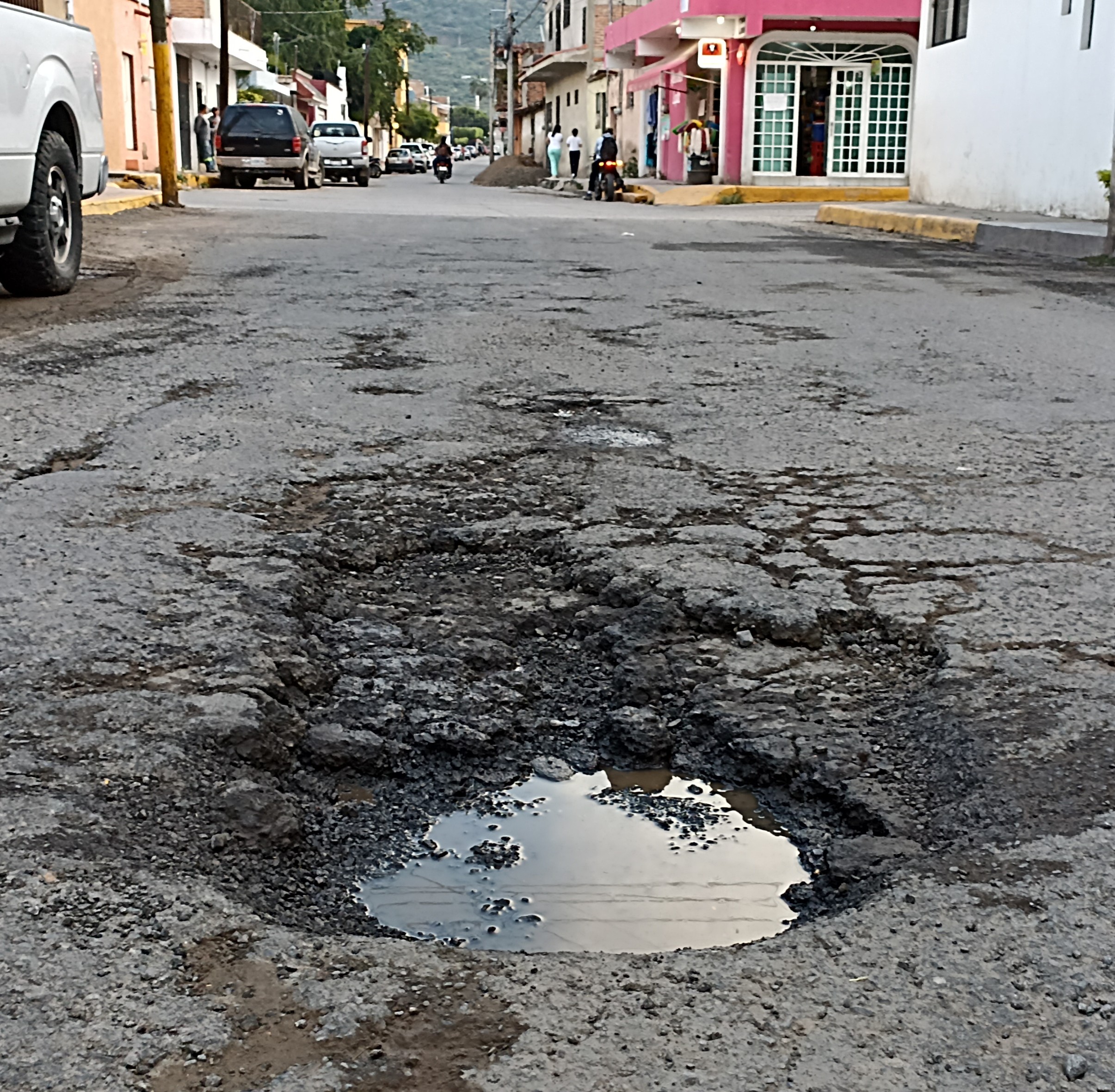 PHOTONOTE: A 'cenote' is born in a Jocotepec street