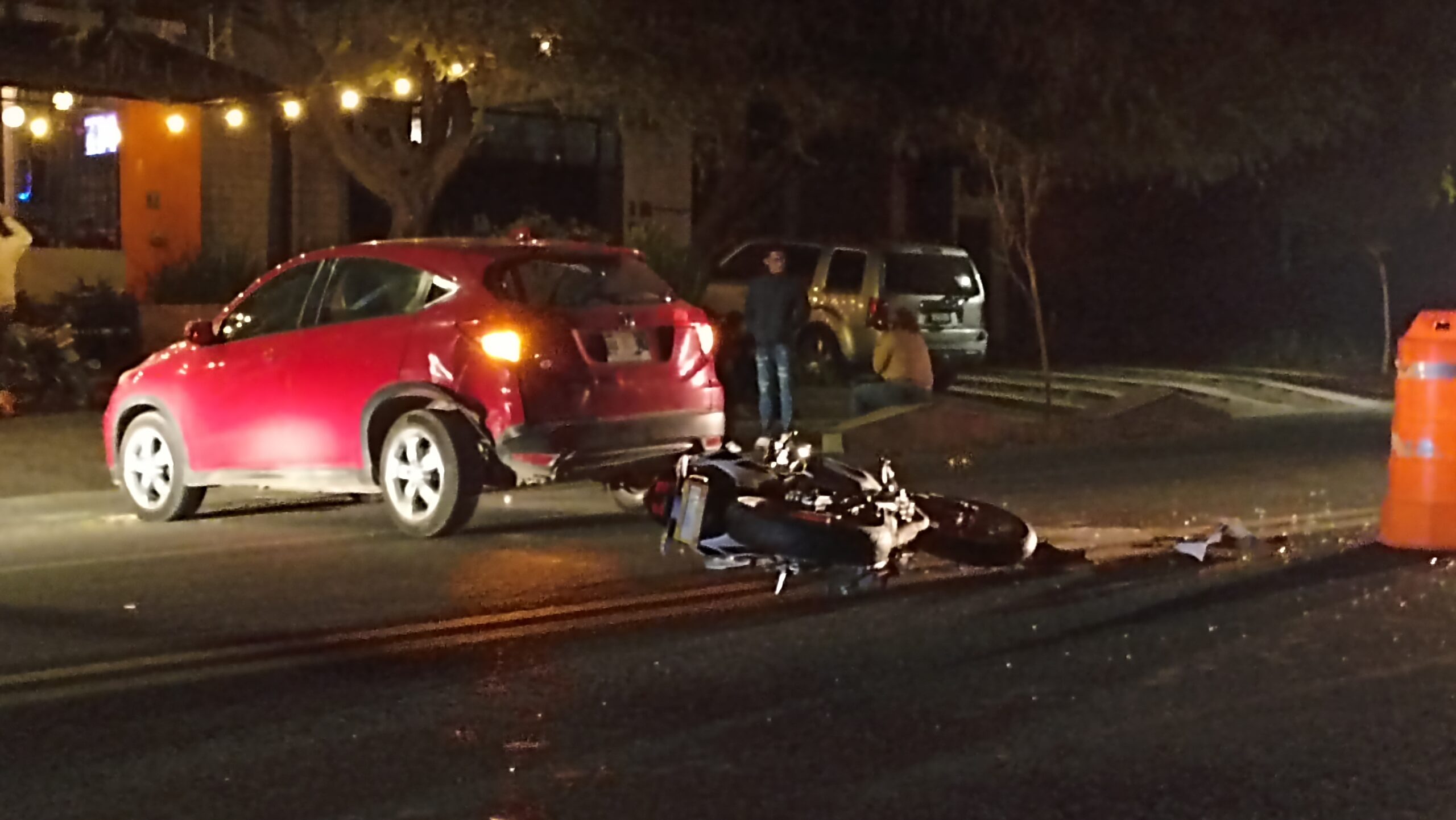 Motorcyclist collides with a small SUV on the Chapala carretera