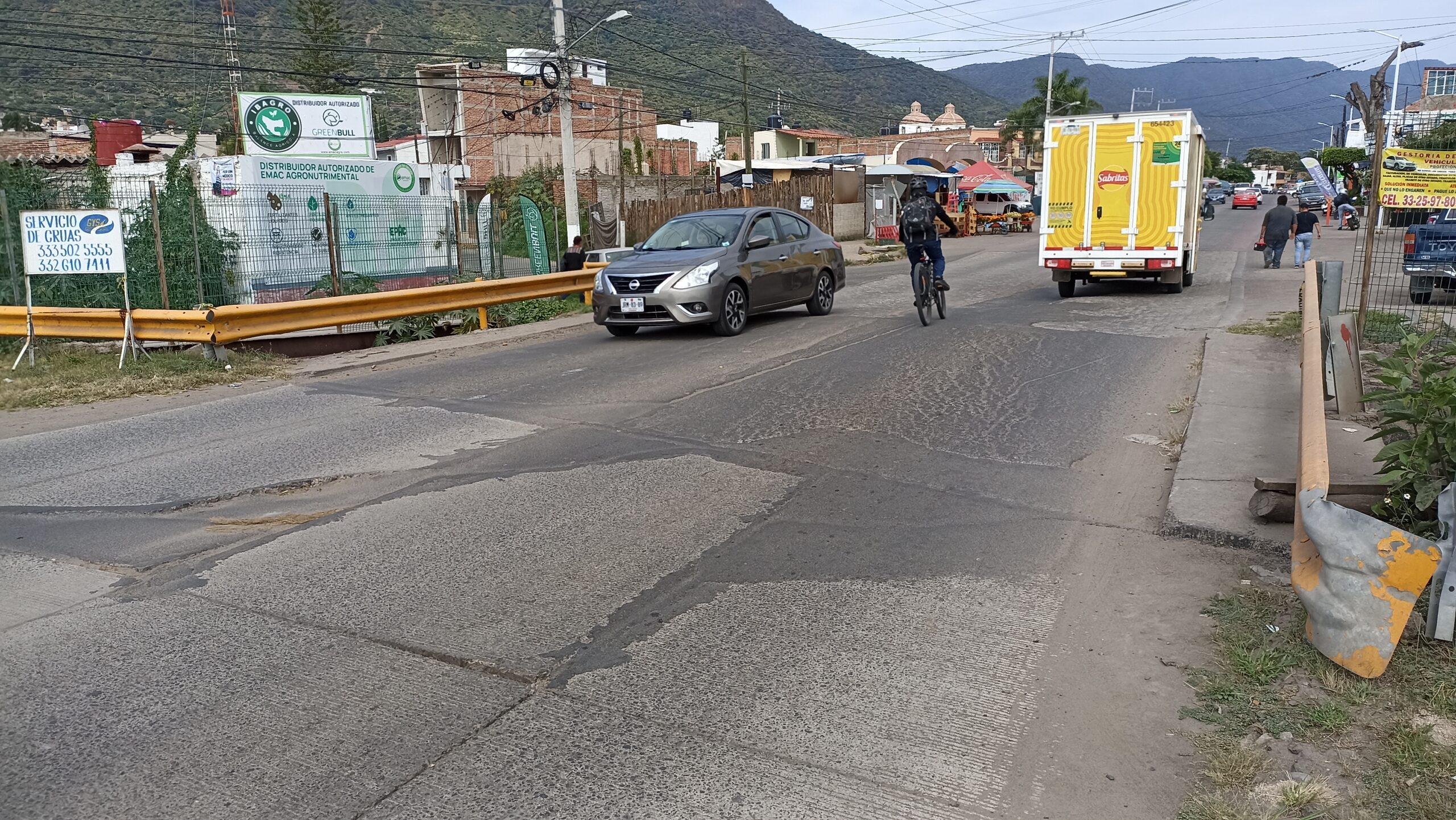 The Vicente Guerrero bridge in Jocotepec has structural failures