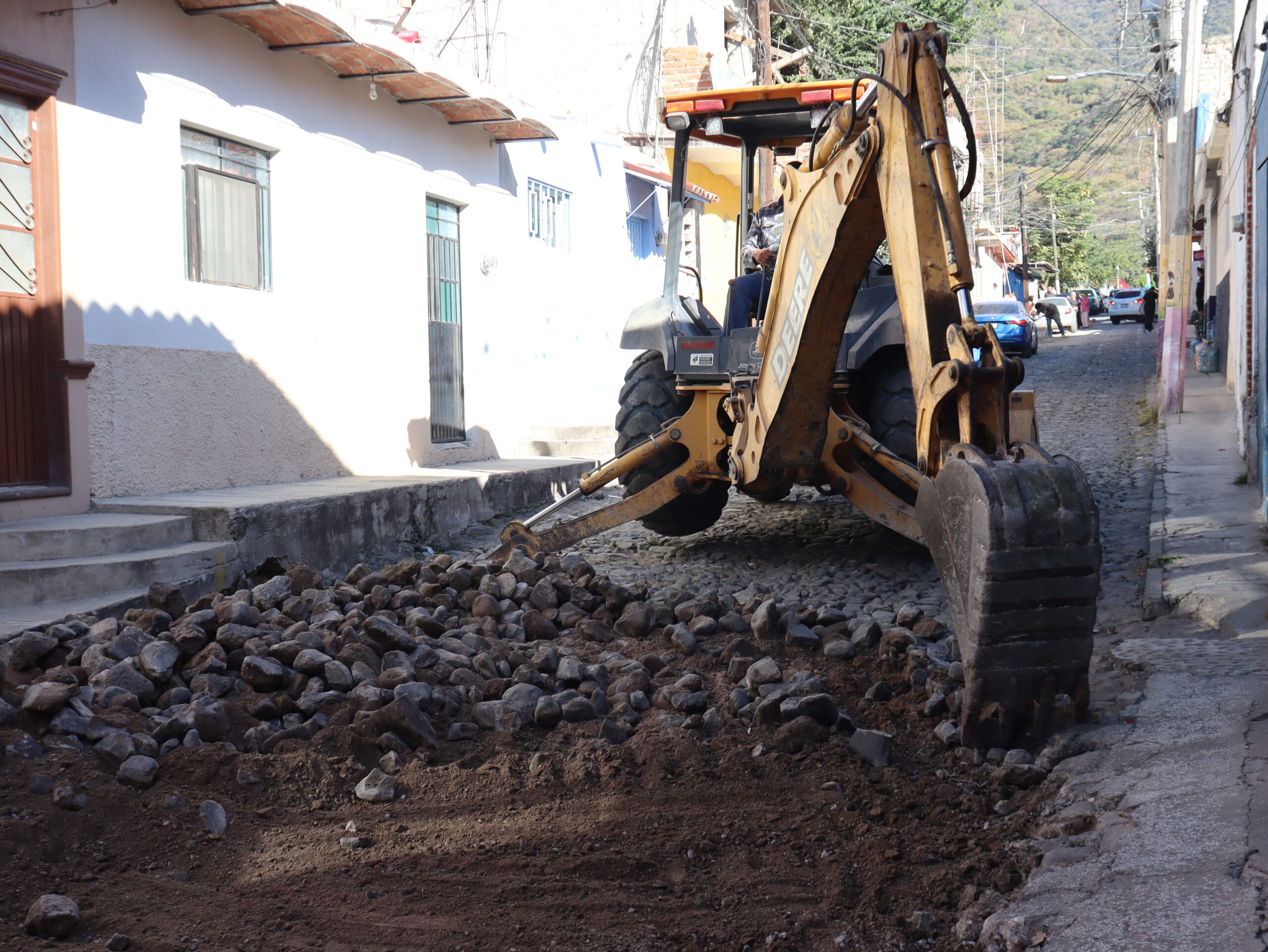 Residents approve cement paving for Álvaro Obregón Street