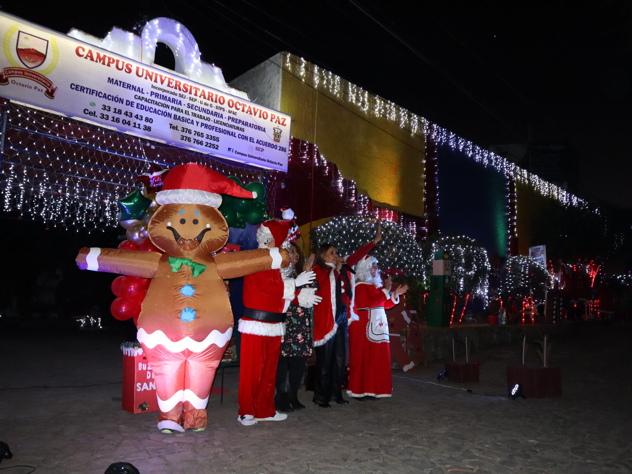 Holiday light display kicks off at Octavio Paz University campus