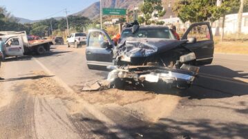 Two trucks collide on Jocotepec to Chapala highway