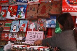 Chapala’s downtown Christmas market opens with food stalls and more