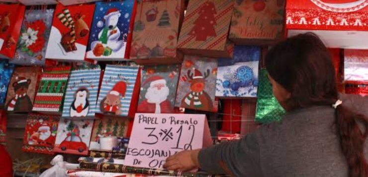 Chapala’s downtown Christmas market opens with food stalls and more