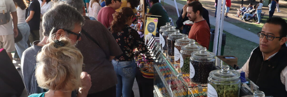  Ajijic Coffee, Chocolate and Wine Festival draws thousands of visitors <br /> <span style='color:#797979;font-size:15px;font-family: Georgia, Cambria, 'Times New Roman', Times, serif;'>70 exhibitors participated, many local</span>