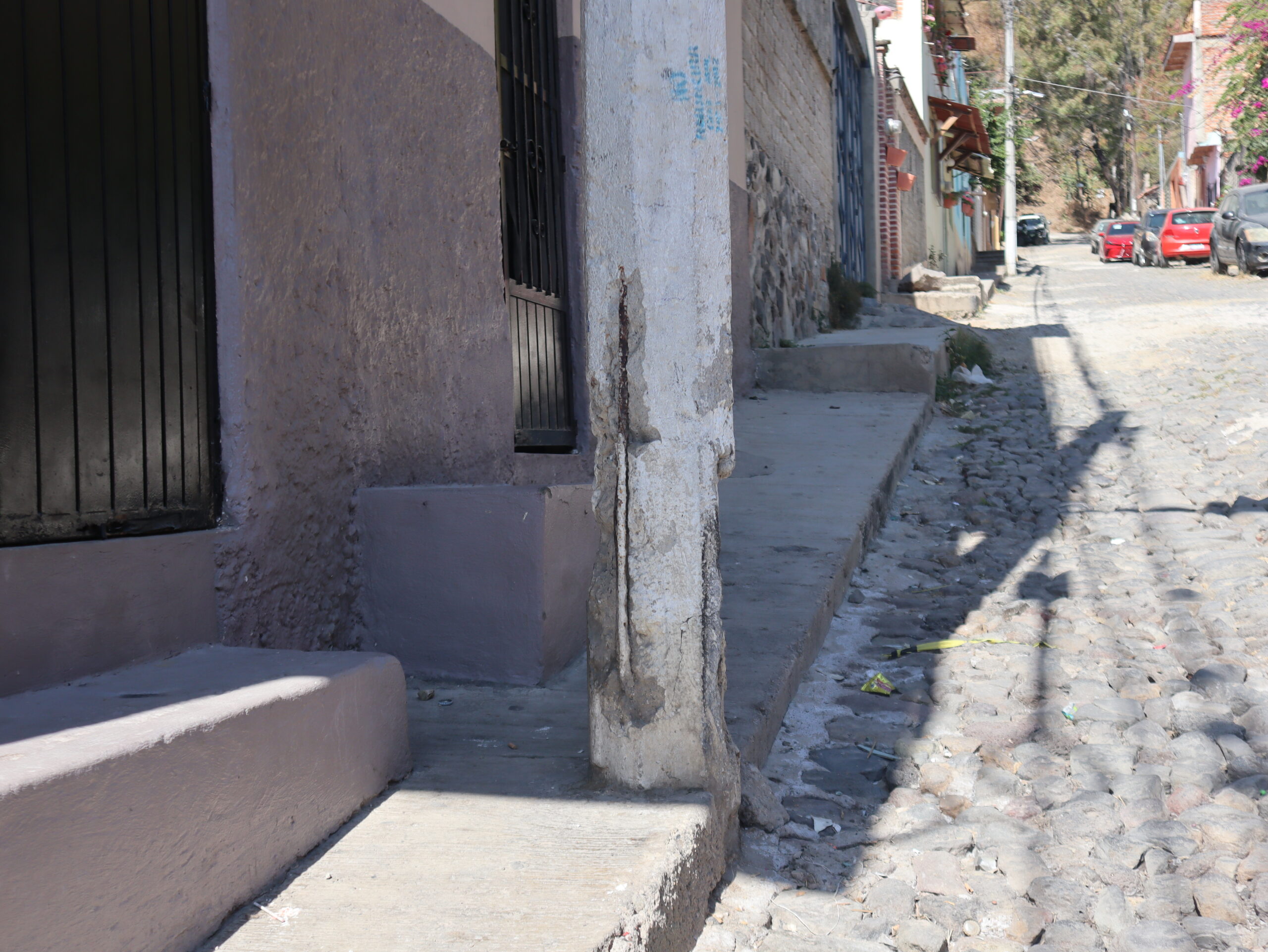 Deteriorating Ajijic utility poles endanger citizens and buildings