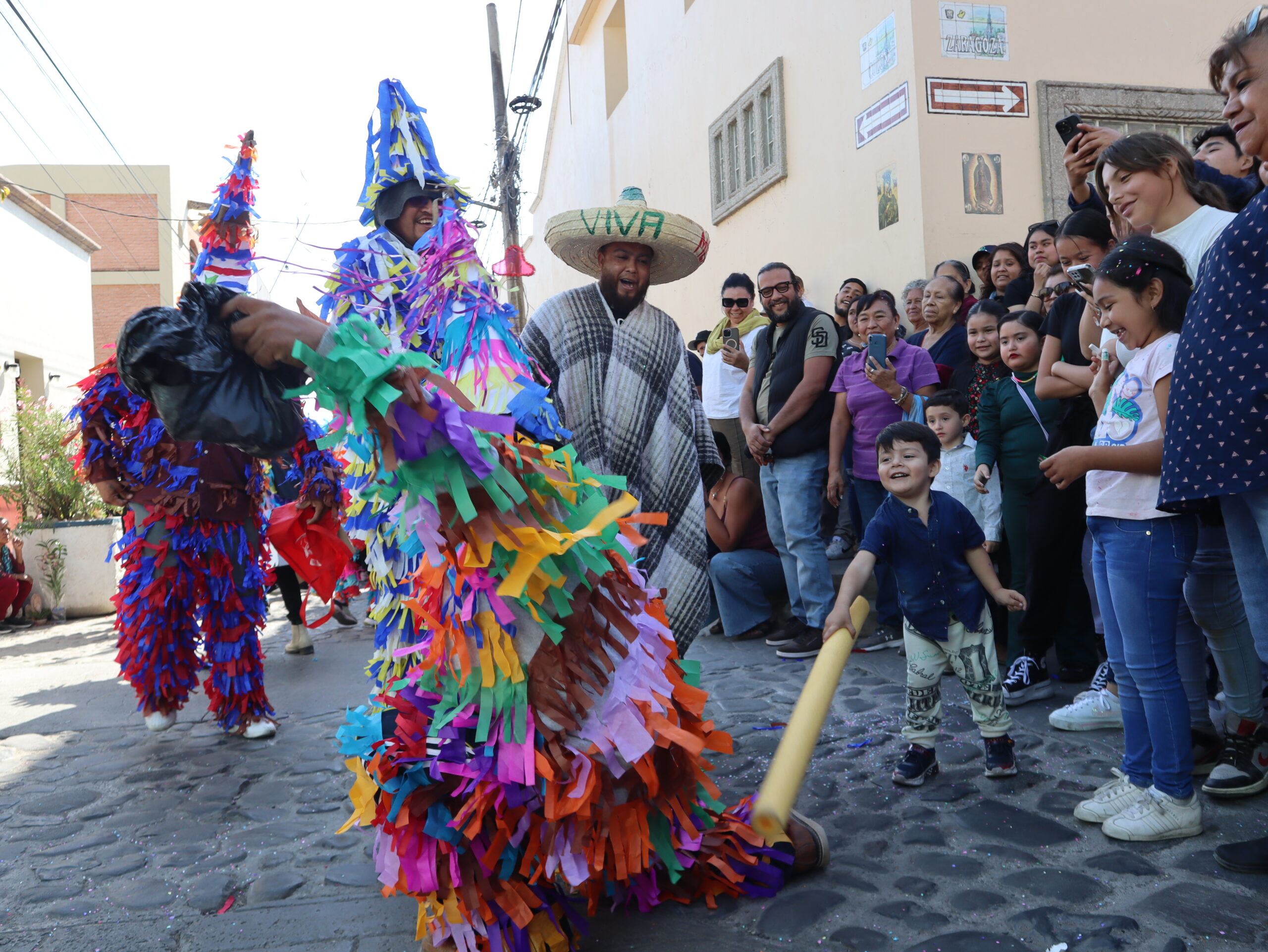 Ajijic parade welcomes 2025 with colorful floats and festivities