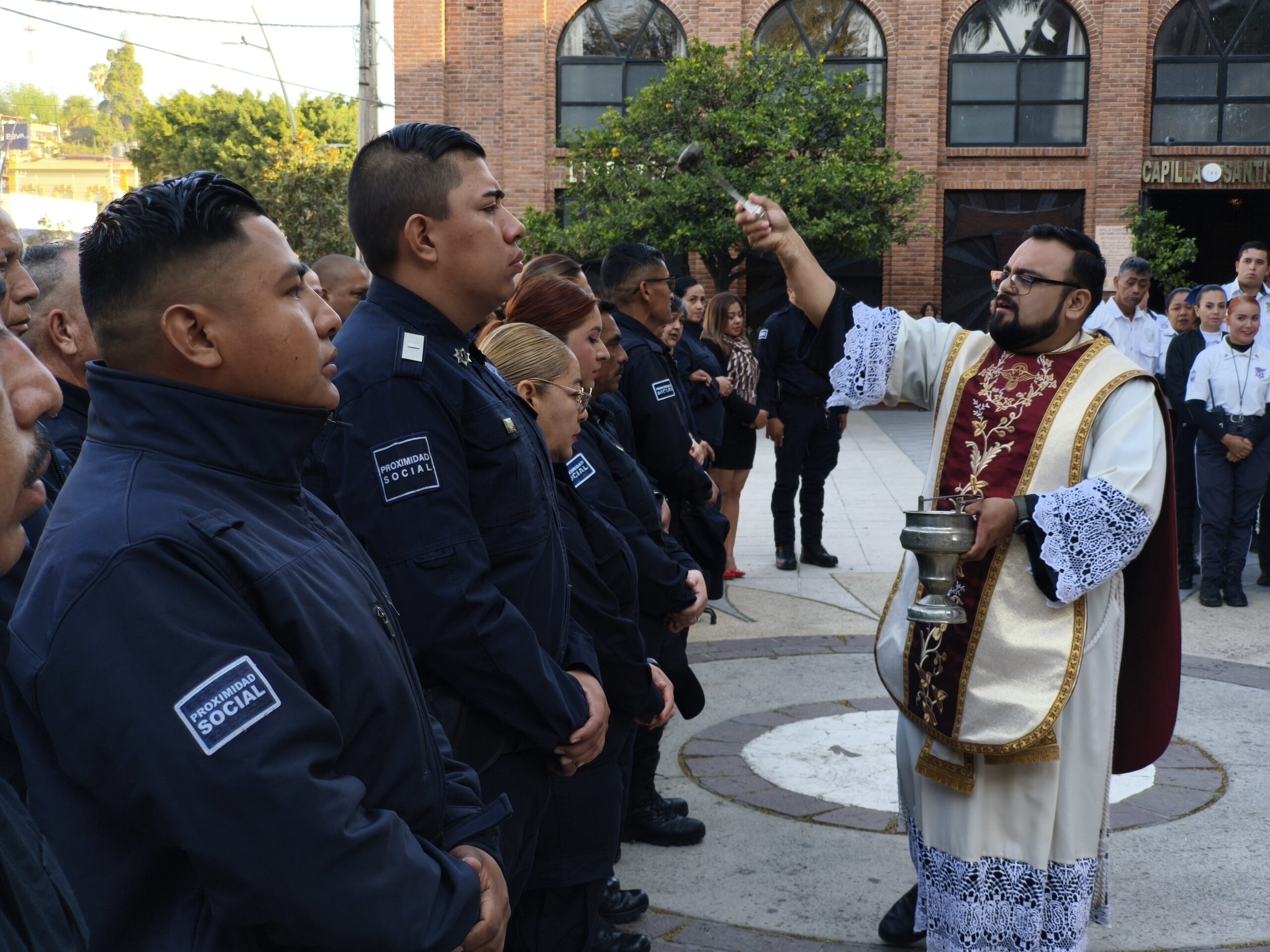 Chapala honors its police officers and firefighters unveiling incentives