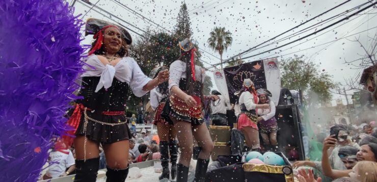 Final preparations underway for Ajijic's Mardi Gras parade