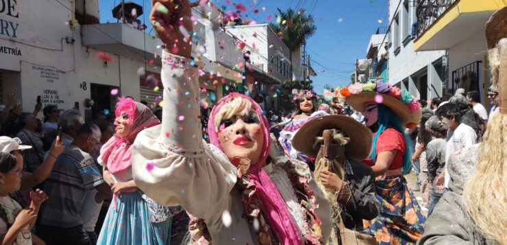 Pop culture and tradition reign at Ajijic Carnival 2025