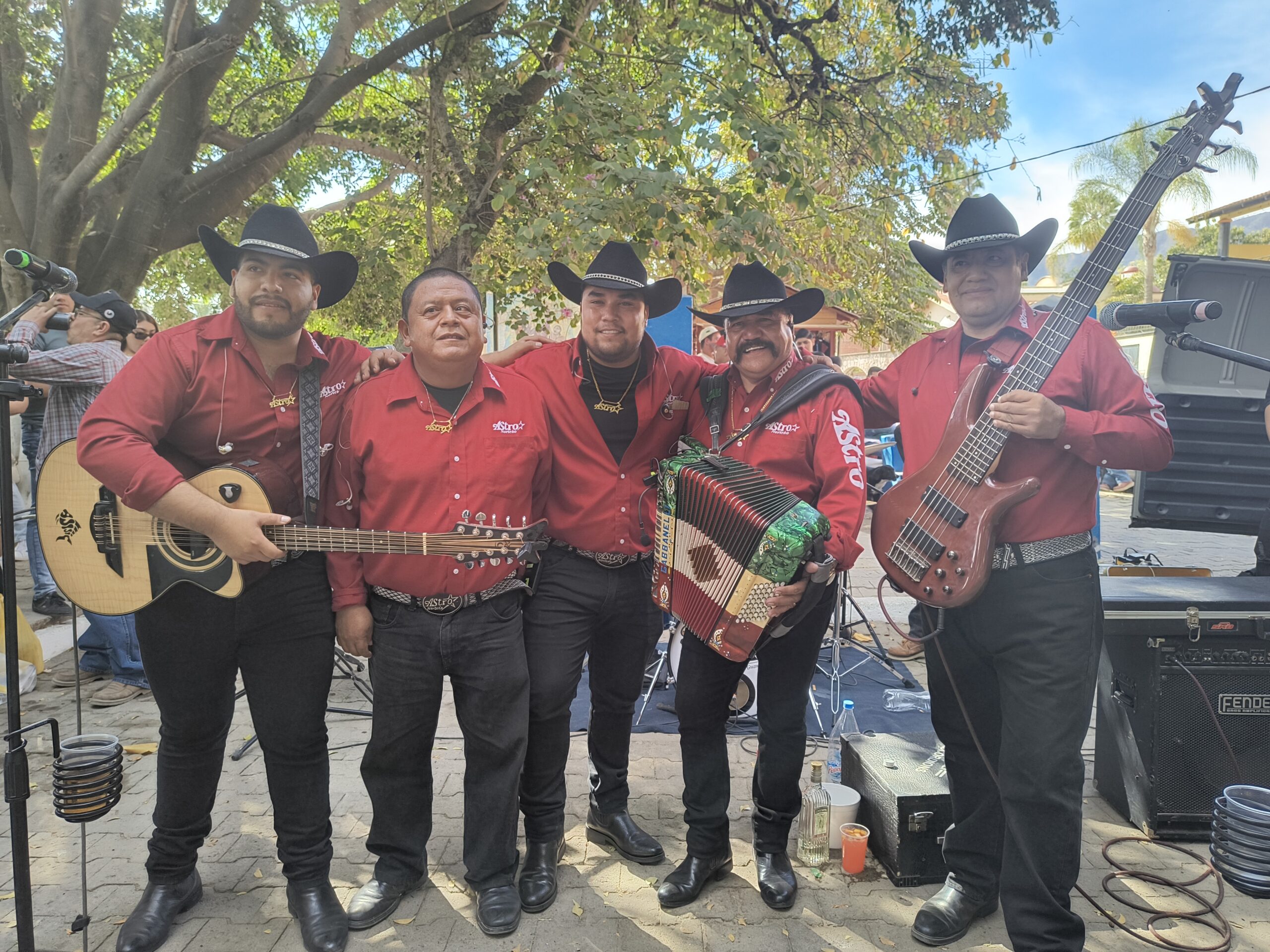 Santiago Guzmán Celebrates 25 years of entertaining at Ajijic’s carnaval