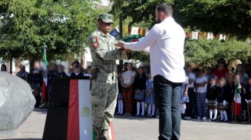 Jocotepec replaces its flag in a patriotic incineration ceremony