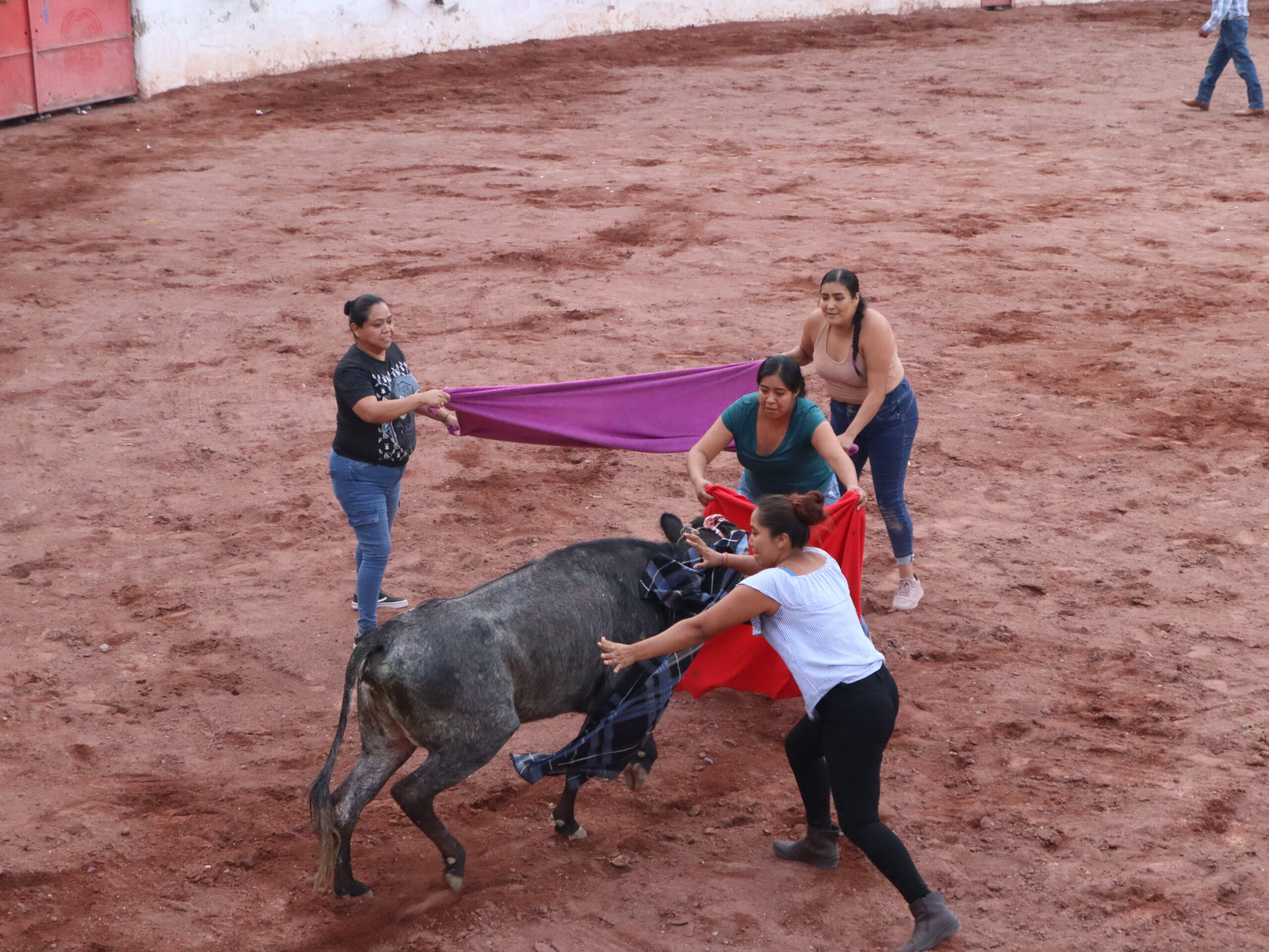 Ajijic celebrates moms at a packed Lienzo Charro