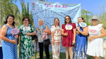 Awards, music and festivities for Jocotepec’s teachers Over 700 educators honored at Teacher’s Day event Awards, music and festivities for Jocotepec’s teachers