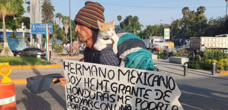 Chapala women take cat from Honduran migrant