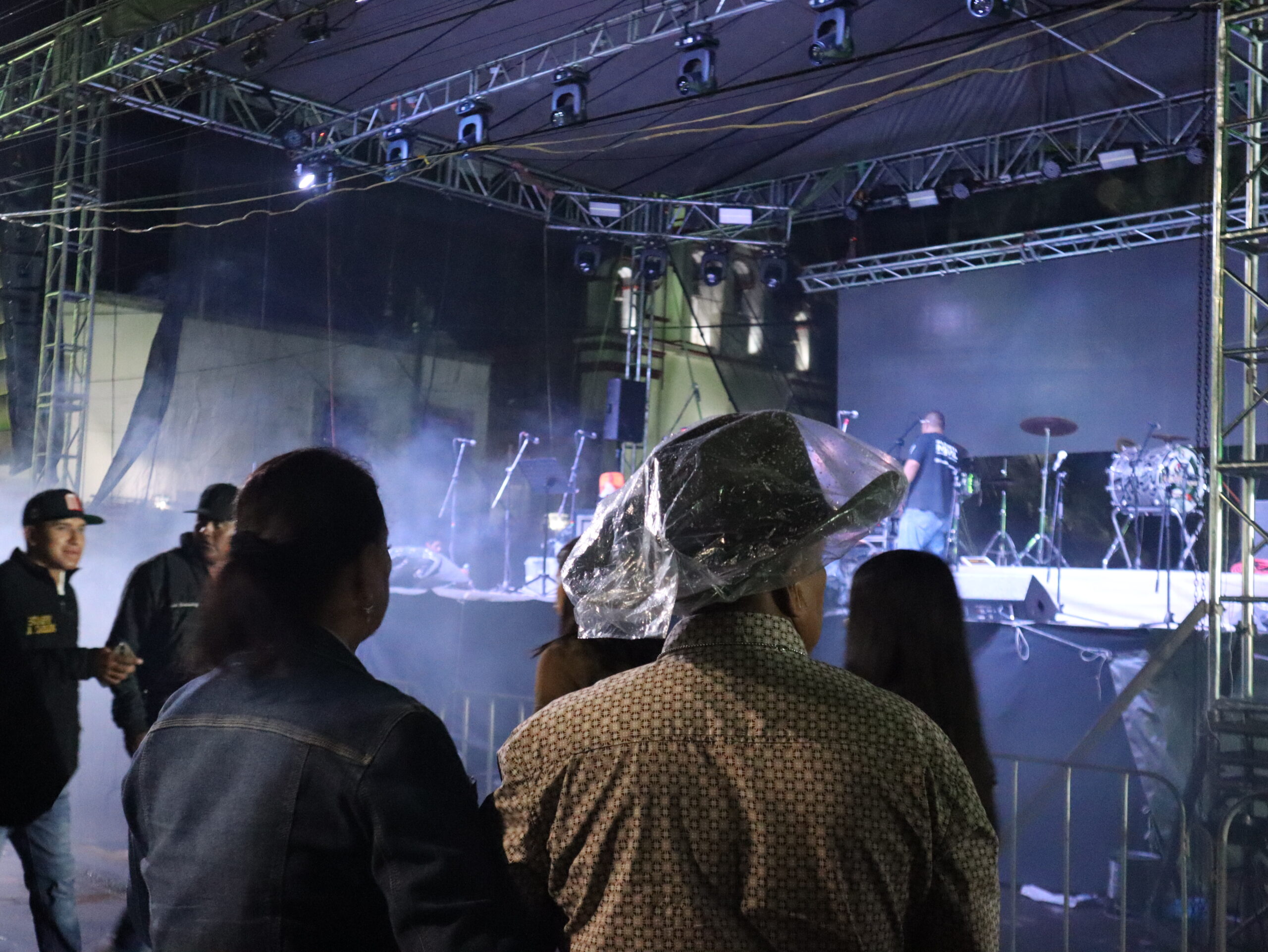 Rain can't dampen spirits at San Antonio Tlayacapan festival