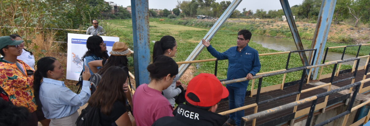  State and national officials tour the controversial Chapala-Guadalajara aqueduct <br /> <span style='color:#797979;font-size:15px;font-family: Georgia, Cambria, 'Times New Roman', Times, serif;'>Head of water management agency argues for new project</span>