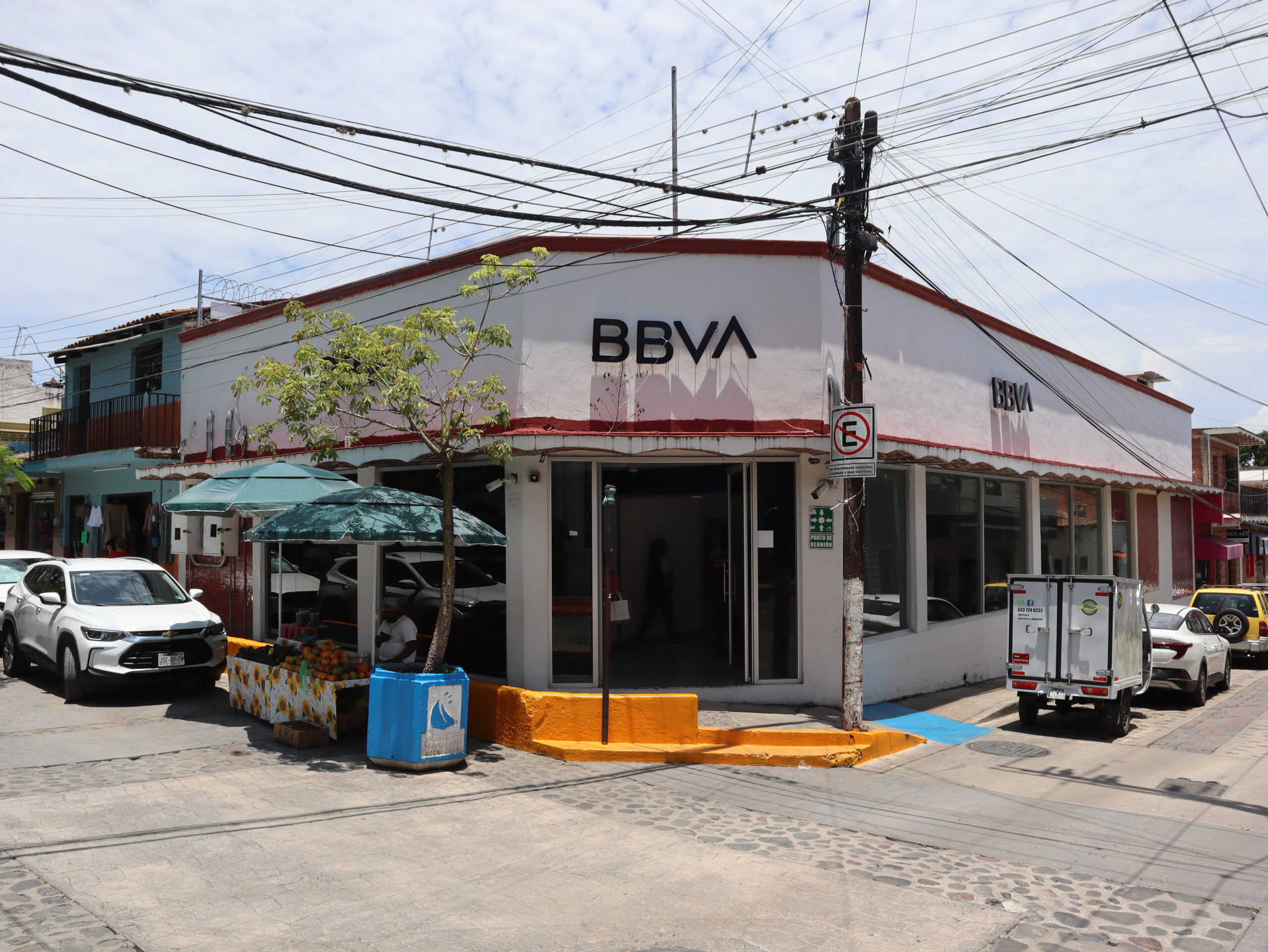 After 30 years, BBVA is closing its doors in Ajijic
