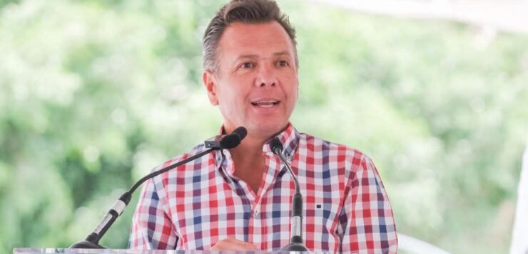 Governor reveals 800 million for Carretera overhaul, new roads, schools