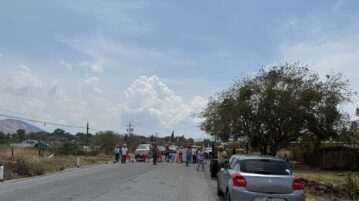 Citizens protest aeroclub runway obstructing field access
