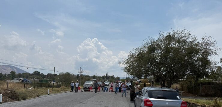 Citizens protest aeroclub runway obstructing field access
