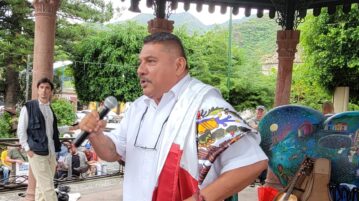 Umbrellas up, voices louder! Ajijic joins global stand against tyrants