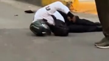 Jocotepec traffic officer crashes motorcycle into car