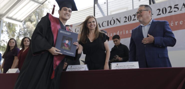 UdeG Rector celebrates Chapala High School graduates